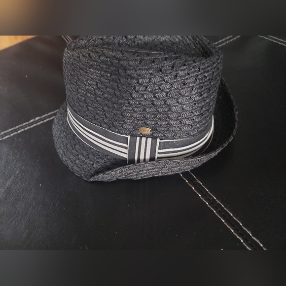 2 boys hats - Picture 3 of 5